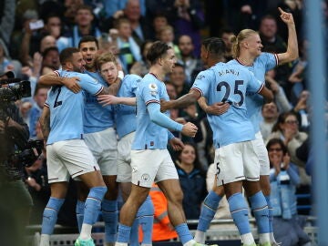 Los jugadores del Manchester City celebran un gol ante el Arsenal