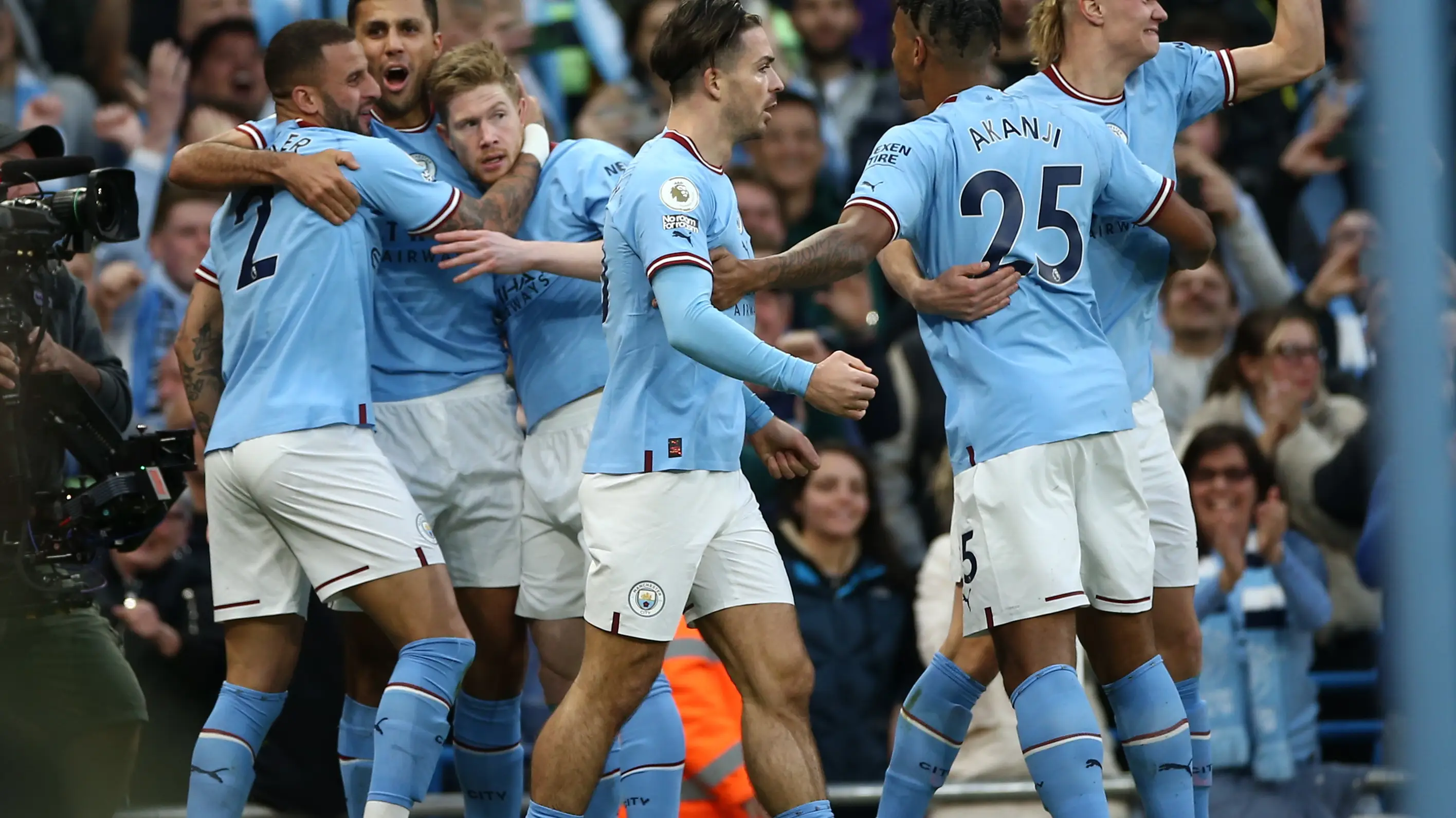 Los jugadores del Manchester City celebran un gol ante el Arsenal Los jugadores del Manchester City celebran un gol ante el Arsenal