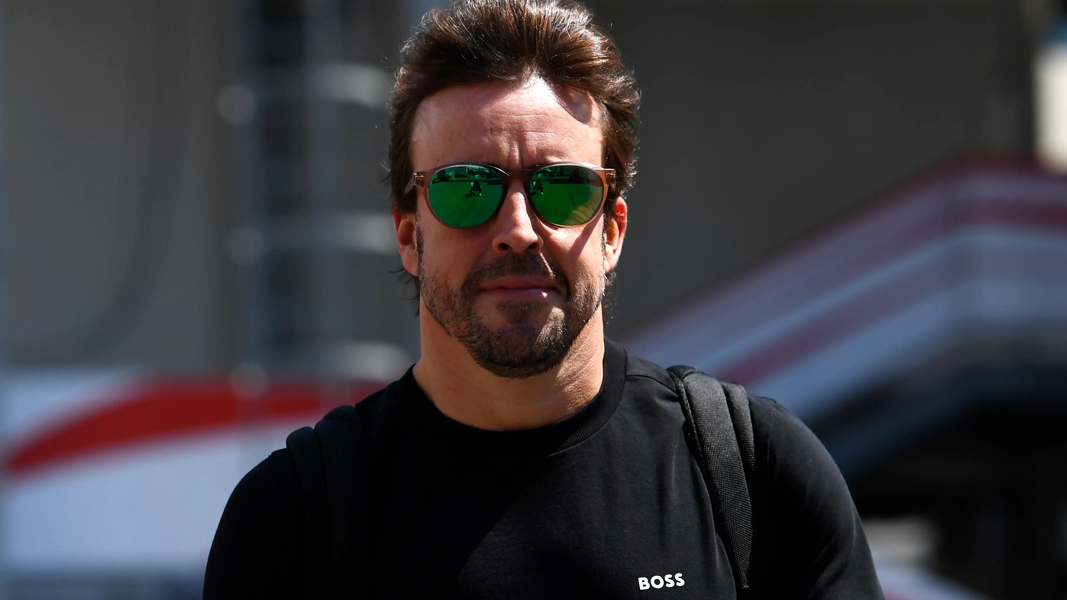 Fernando Alonso, sonriente en el paddock de Bakú Fernando Alonso, sonriente en el paddock de Bakú