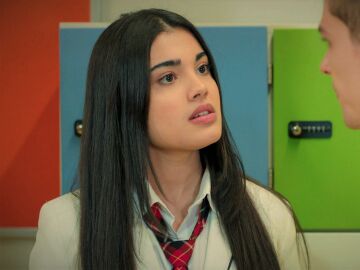 S&uuml;sen da la cara por Harika y se enfrenta a Emir: "Deja de gritar a mi amiga"