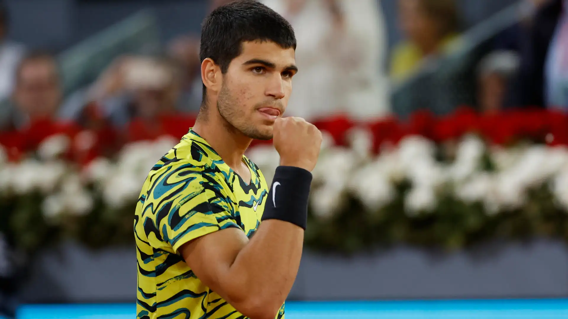 Carlos Alcaraz celebra un punto en el partido contra Dimitrov del Mutua Madrid Open