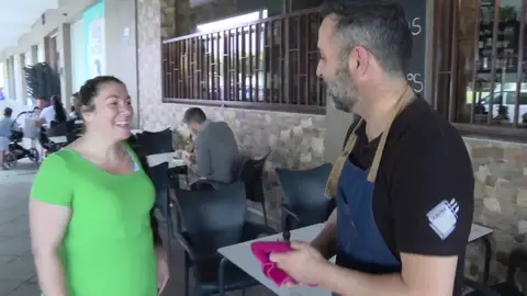 María Ángeles y Javier, el camarero María Ángeles y Javier, el camarero