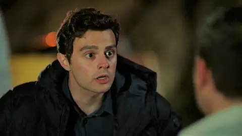 ¡Por los pelos!: Ömer consigue rescatar a Oğulcan de morir enterrado vivo ¡Por los pelos!: Ömer consigue rescatar a Oğulcan de morir enterrado vivo