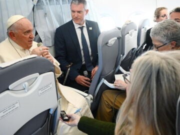 El Papa Francisco, durante una comparecencia de prensa en el avión de regreso al Vaticano 