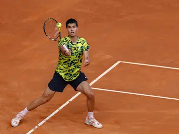Carlos Alcaraz, en acción ante el ruso Karén Khachanov Carlos Alcaraz, en acción ante el ruso Karén Khachanov