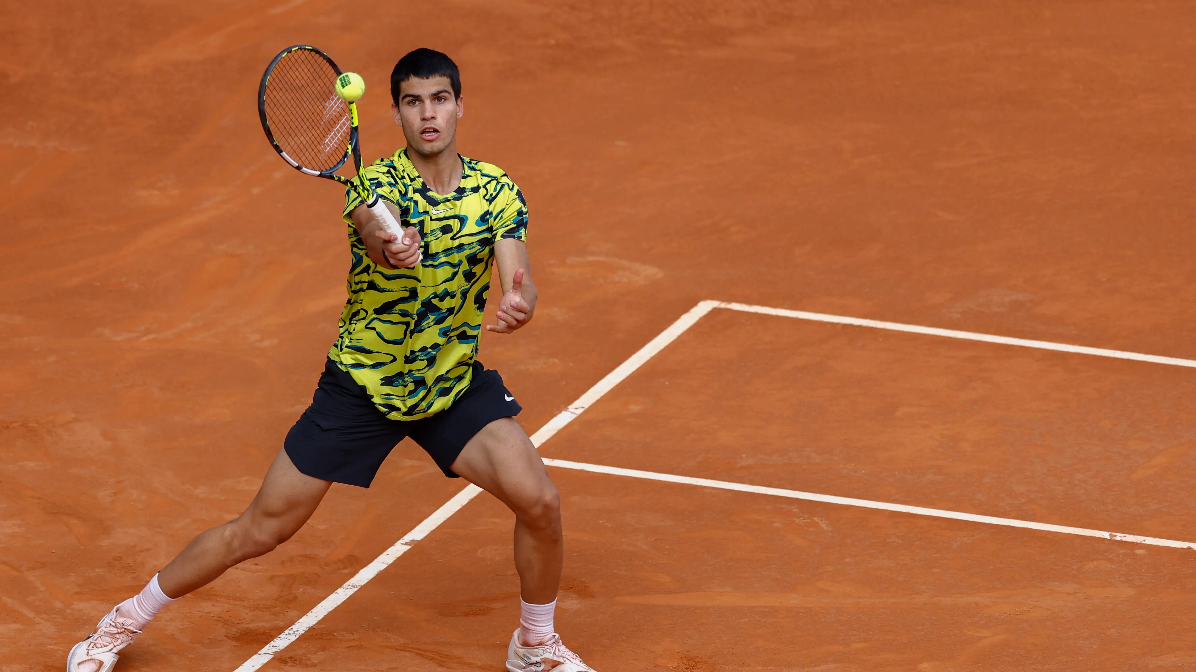 Carlos Alcaraz, en acción ante el ruso Karén Khachanov Carlos Alcaraz, en acción ante el ruso Karén Khachanov