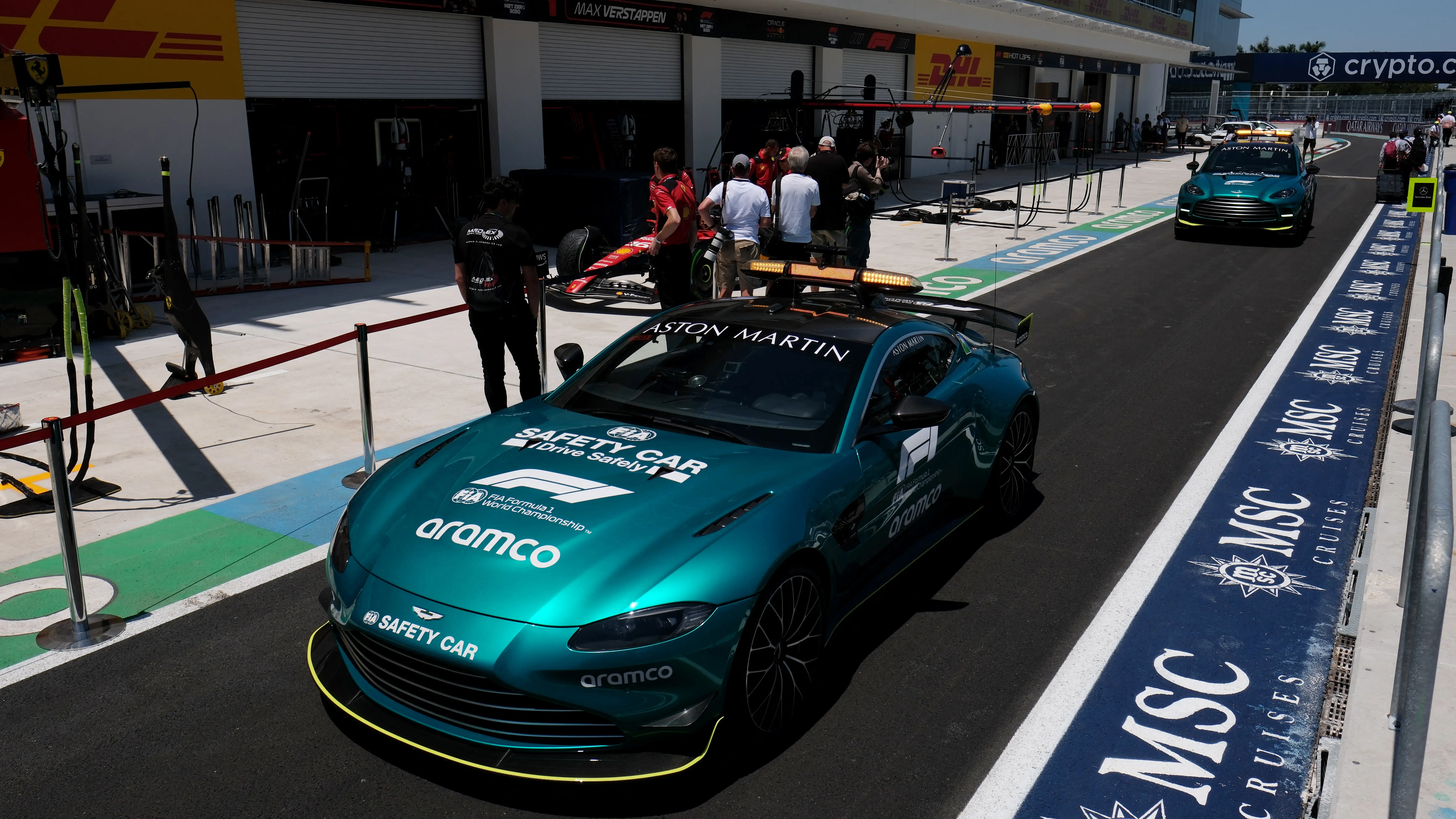 El pit-lane del Hard Rock Stadium Circuit El pit-lane del Hard Rock Stadium Circuit