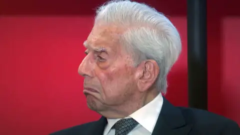 La pedida de mano de Tamara Falcó o el cumpleaños de Isabel Preysler: todo lo que se ha pedido Vargas Llosa estando fuera de Madrid La pedida de mano de Tamara Falcó o el cumpleaños de Isabel Preysler: todo lo que se ha pedido Vargas Llosa estando fuera de Madrid