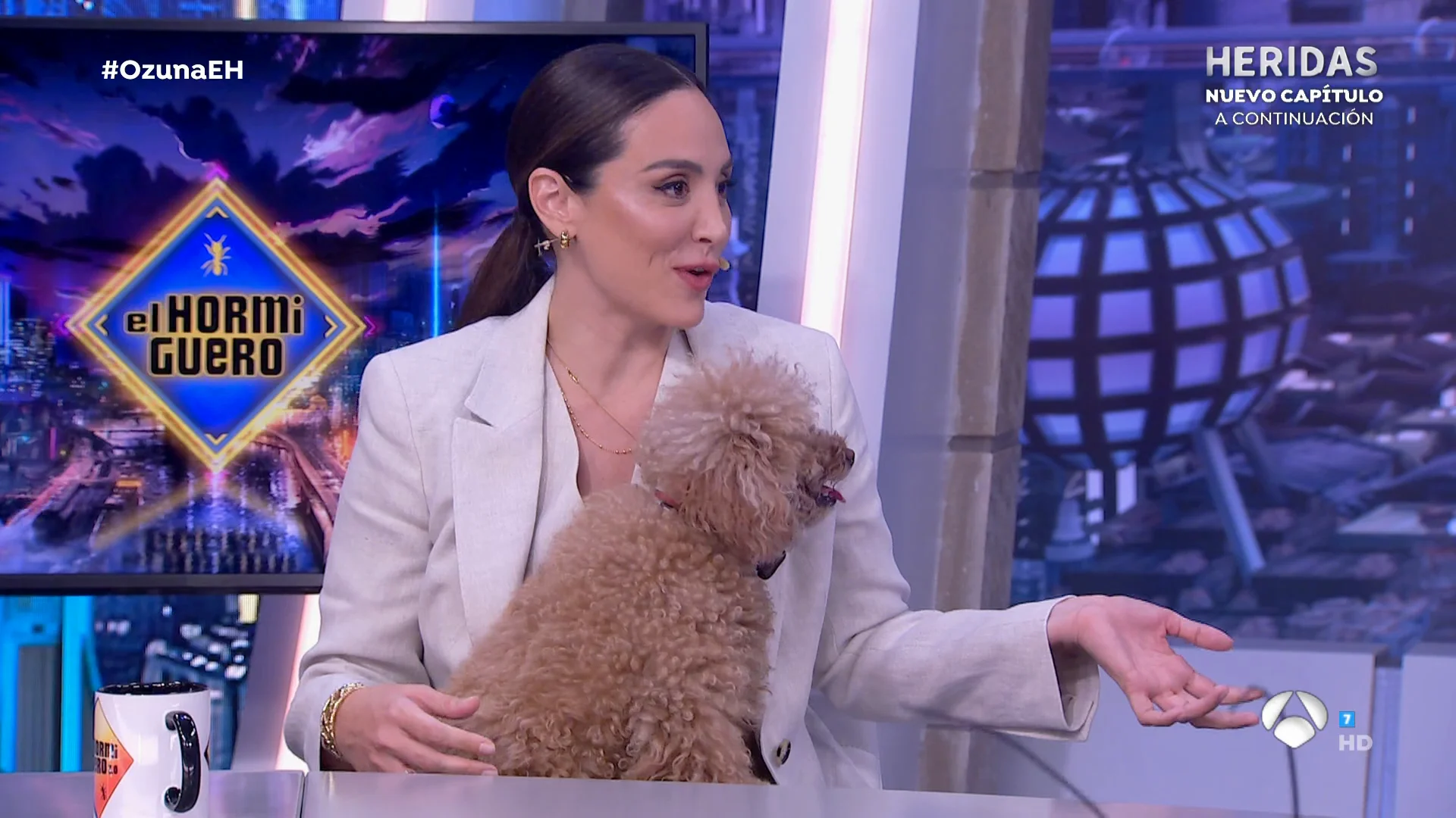 ¡Sorpresa! Tamara Falcó acude a la tertulia en muletas y con una nueva colaboradora ¡Sorpresa! Tamara Falcó acude a la tertulia en muletas y con una nueva colaboradora