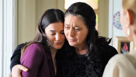 Gül, una madre sufridora y el apoyo incondicional de las Erguvan Gül, una madre sufridora y el apoyo incondicional de las Erguvan