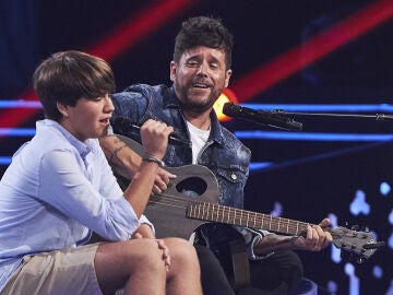 Adri&aacute;n vive un momento &uacute;nico en &lsquo;La Voz Kids&rsquo; al cantar junto a Pablo L&oacute;pez &lsquo;Te espero aqu&iacute;&rsquo;