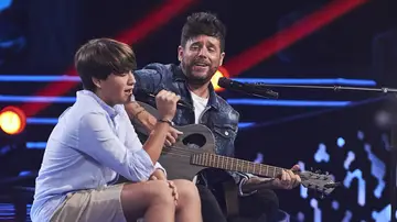 Adrián vive un momento único en ‘La Voz Kids’ al cantar junto a Pablo López ‘Te espero aquí’