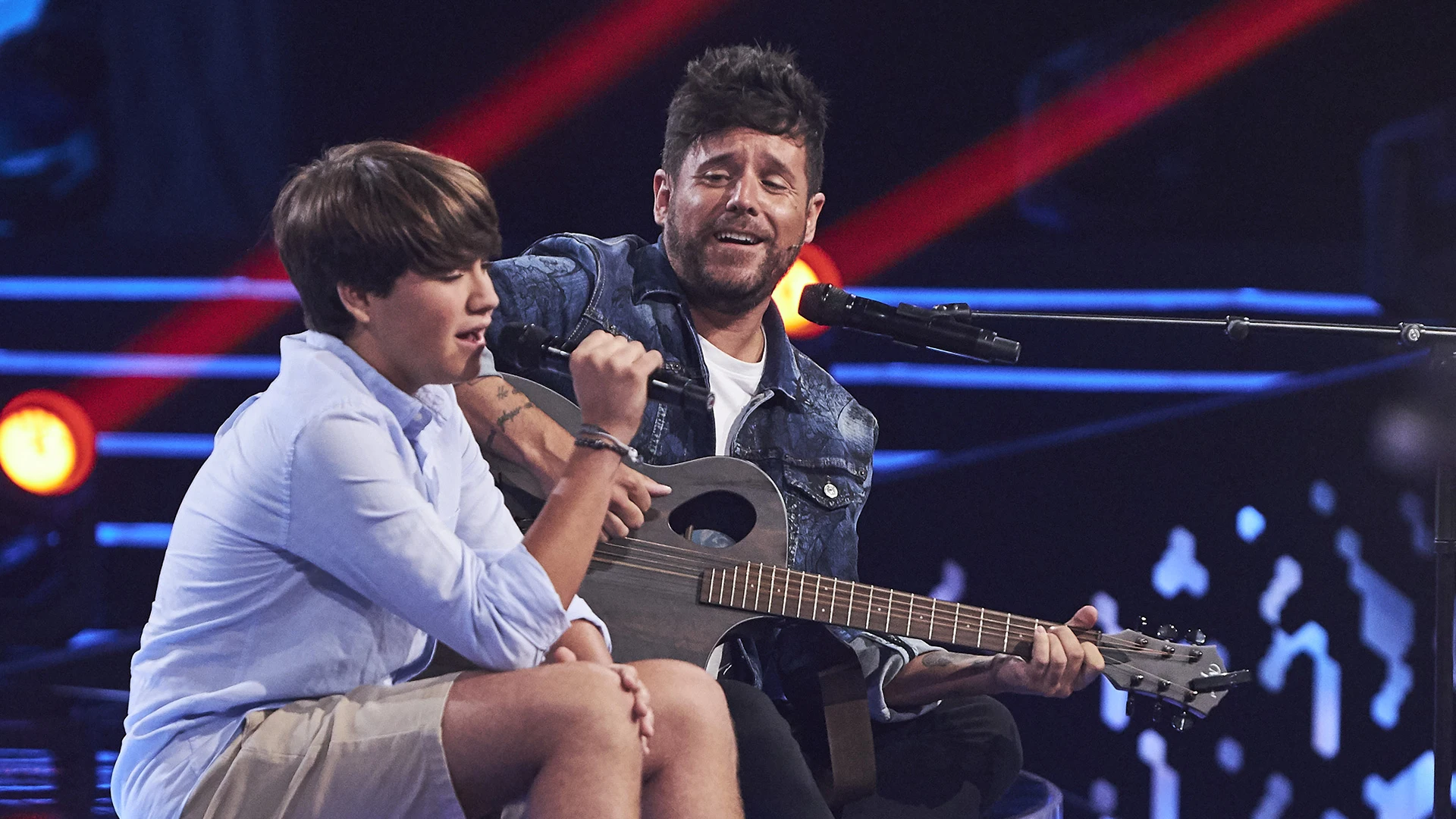 Adrián vive un momento único en ‘La Voz Kids’ al cantar junto a Pablo López ‘Te espero aquí’