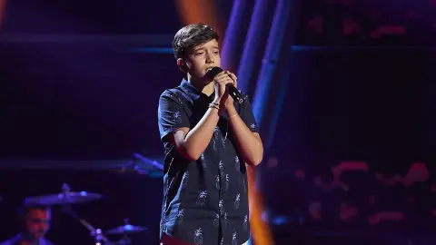 El sentimiento de Alfonso llega hasta el corazón de Rosario al cantar ‘Mía’ El sentimiento de Alfonso llega hasta el corazón de Rosario al cantar ‘Mía’