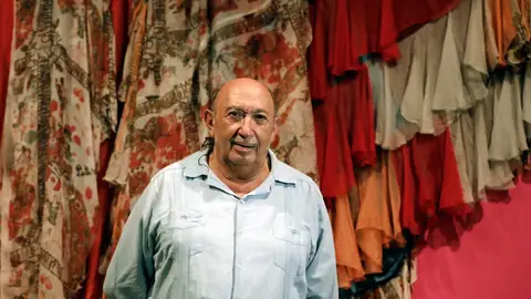 Detenido el diseñador Francis Montesinos por una supuesta agresión sexual a un menor Detenido el diseñador Francis Montesinos por una supuesta agresión sexual a un menor/ EFE/ Juan Carlos Cárdenas