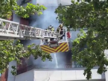 Muere un hombre en el incendio de una vivienda en la calle Embajadores de Madrid