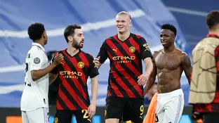 Los jugadores de Real Madrid y Manchester City se saludan tras el partido Los jugadores de Real Madrid y Manchester City se saludan tras el partido