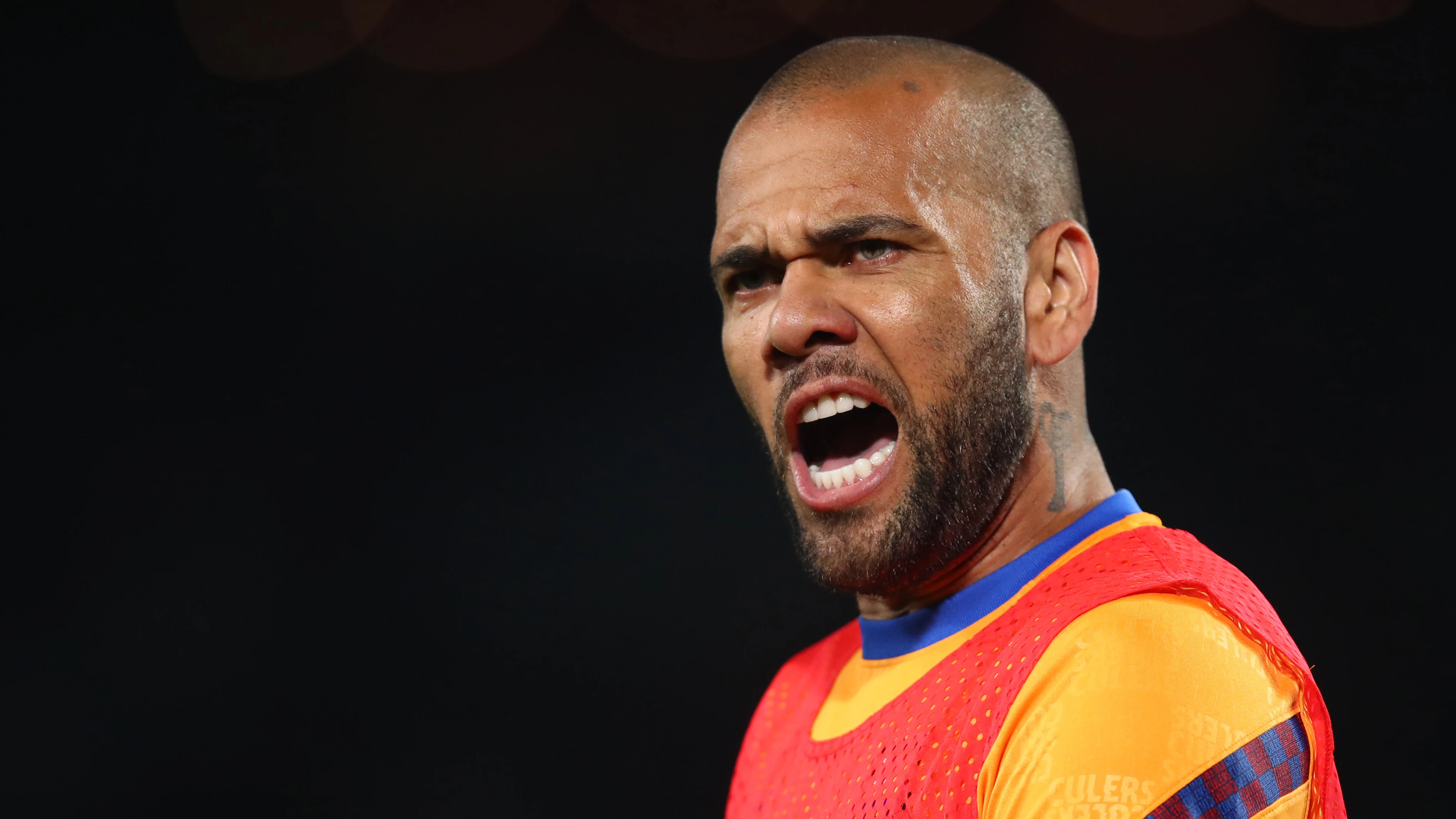 Dani Alves, durante un entrenamiento con el Barcelona Dani Alves, durante un entrenamiento con el Barcelona