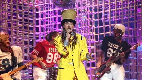 Anne Igartiburu, rompedora como Boy George con ‘Karma Chamaleon’ Anne Igartiburu, rompedora como Boy George con ‘Karma Chamaleon’