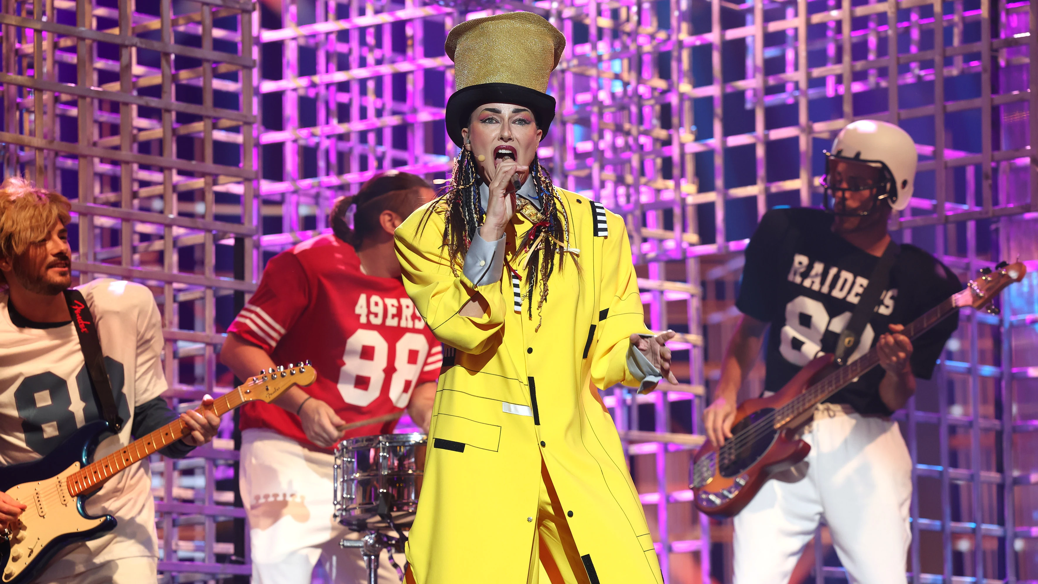 Anne Igartiburu, rompedora como Boy George con ‘Karma Chamaleon’ Anne Igartiburu, rompedora como Boy George con ‘Karma Chamaleon’