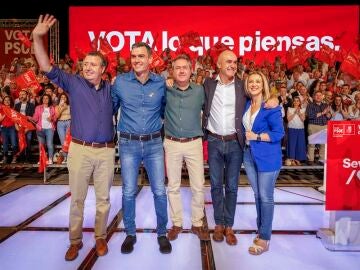 Pedro Sánchez en un acto electoral en Sevilla