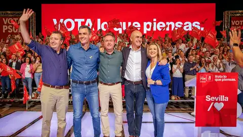 Pedro Sánchez en un acto electoral en Sevilla Pedro Sánchez en un acto electoral en Sevilla