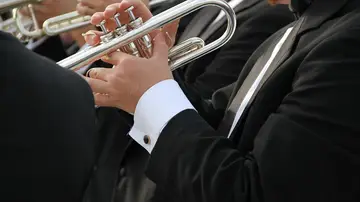 Imagen de archivo de músicos tocando la trompeta