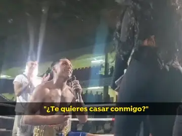 Salvi Jiménez le pide matrimonio a su novia tras un combate Salvi Jiménez le pide matrimonio a su novia tras un combate