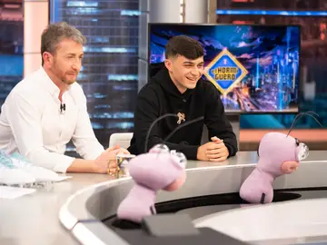 Pedri aprende el truco de Pablo Motos para ser infalible ante Trancas y Barrancas: "Funciona" Pedri aprende el truco de Pablo Motos para ser infalible ante Trancas y Barrancas: "Funciona"