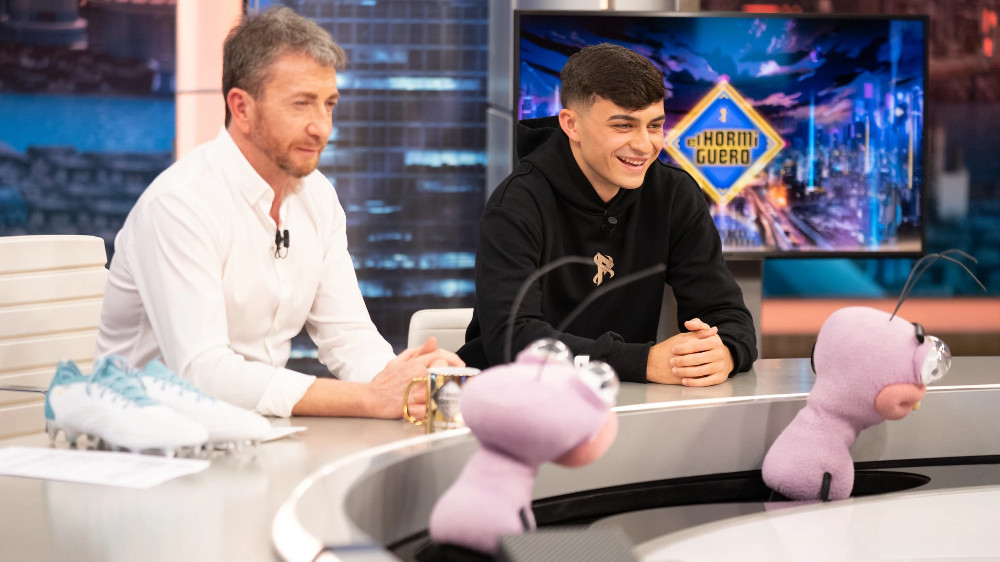 Pedri aprende el truco de Pablo Motos para ser infalible ante Trancas y Barrancas: "Funciona"