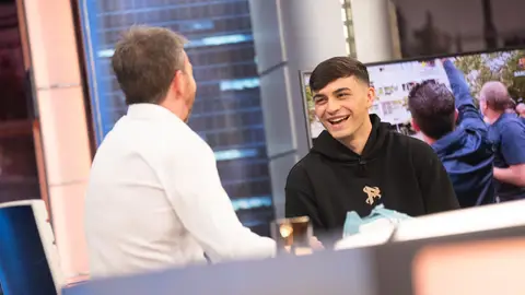 Pedri revela todos los detalles de la fiesta del Barcelona por el título de Liga: "¿Un buen pedo? Eso sí" Pedri revela todos los detalles de la fiesta del Barcelona por el título de Liga: "¿Un buen pedo? Eso sí"