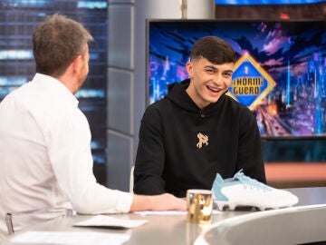 'El Hormiguero' cumple el sue&ntilde;o de Pedri... &iexcl;convirti&eacute;ndole en Iniesta!: "Est&aacute; guapo"