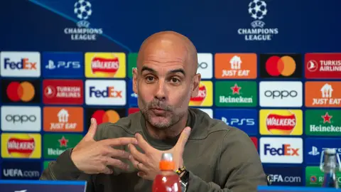 Pep Guardiola atiende a los medios en Manchester Pep Guardiola atiende a los medios en Manchester