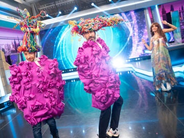&iexcl;Vuelven los 70'! Pilar Rubio sorprende a Pablo Motos y Arturo Valls con las nuevas tendencias de moda