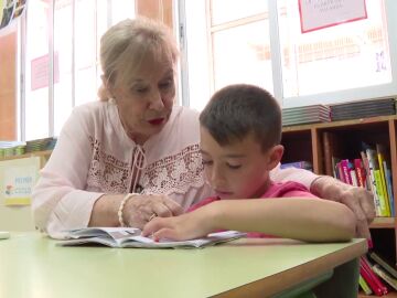 La iniciativa ayuda a niños de zonas desfavorecidas a mejorar su comprensión lectora 