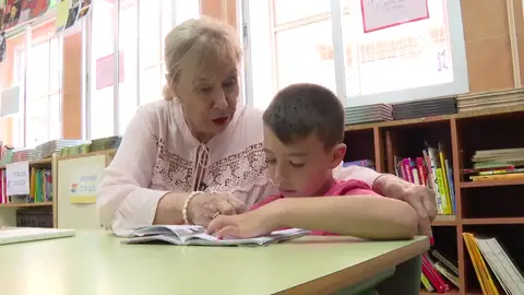 La iniciativa ayuda a niños de zonas desfavorecidas a mejorar su comprensión lectora La iniciativa ayuda a niños de zonas desfavorecidas a mejorar su comprensión lectora