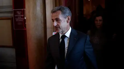 Nikolas Sarkozy abandona los juzgados 