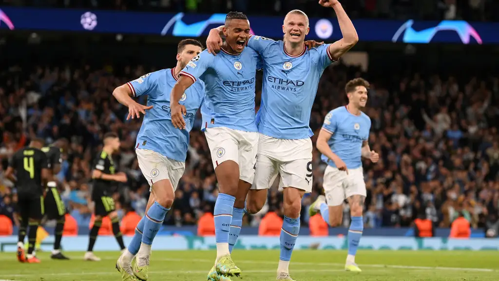 Haaland celebra junto a Akanji el tercer gol del City Haaland celebra junto a Akanji el tercer gol del City