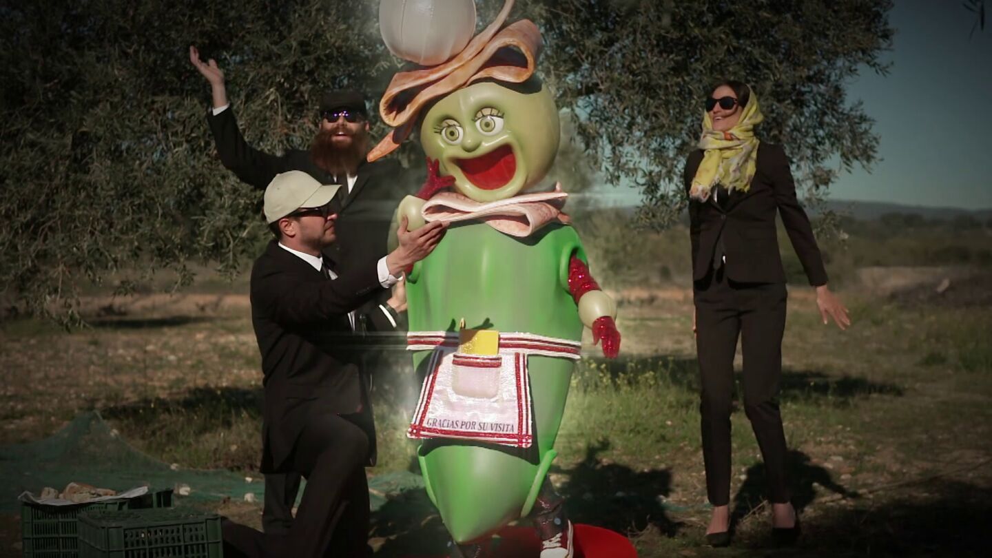 Banderilla deja sus primeras pistas: “Vengo de una gran familia de aceitunas” 