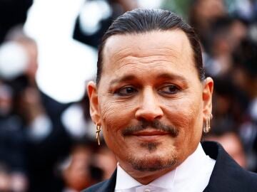 Johnny Depp se emociona en su llegada al Festival de Cannes 2023