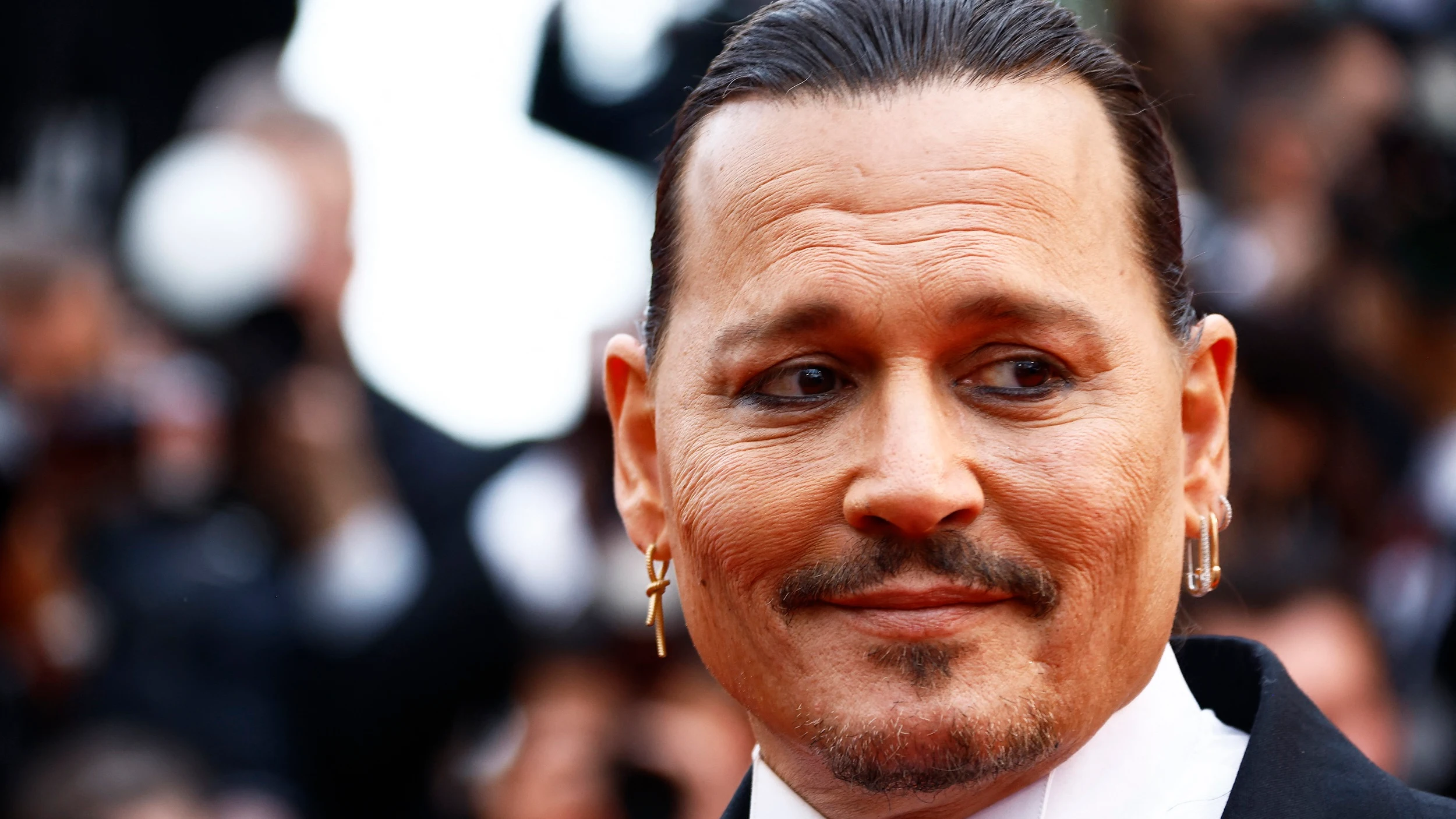Johnny Depp se emociona en su llegada al Festival de Cannes 2023 Johnny Depp se emociona en su llegada al Festival de Cannes 2023