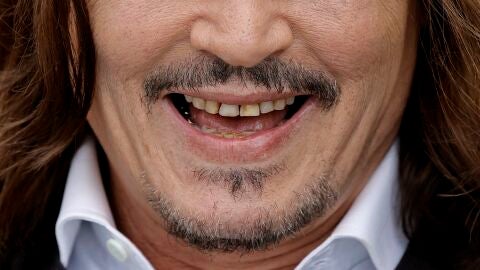 Johnny Depp reaparece en Cannes y sus dientes amarillos provocan muchos comentarios
