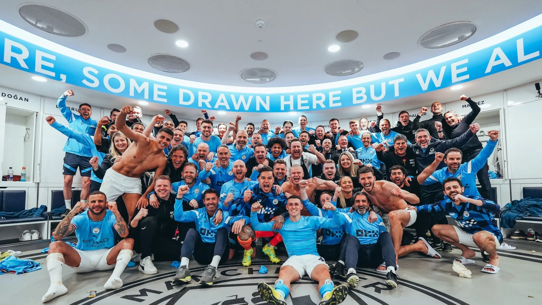 Los jugadores del Manchester City celebra el pase a la final de la Champions