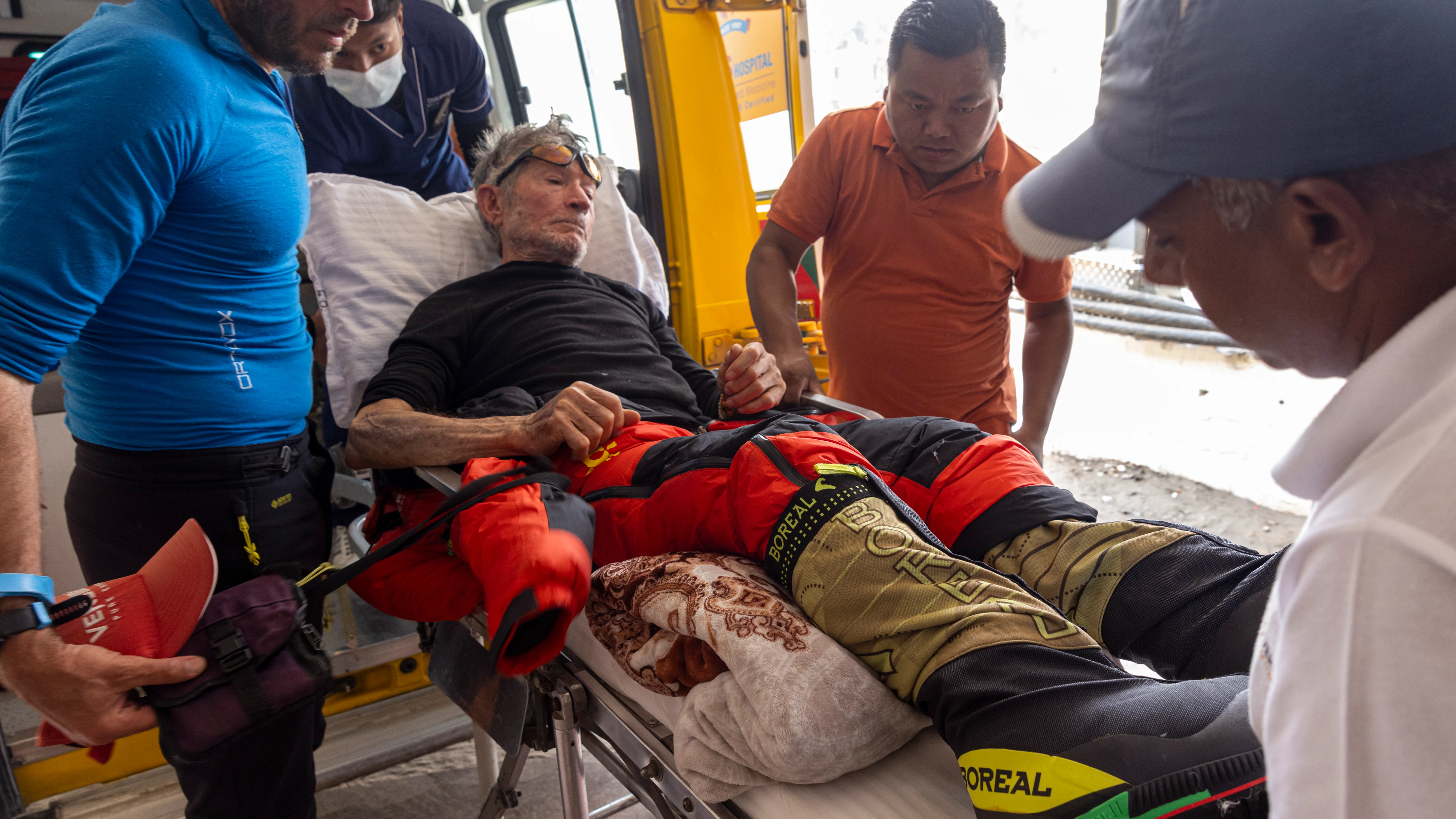 Carlos Soria, a su llegada al Hams Hospital en Kathmandú Carlos Soria, a su llegada al Hams Hospital en Kathmandú