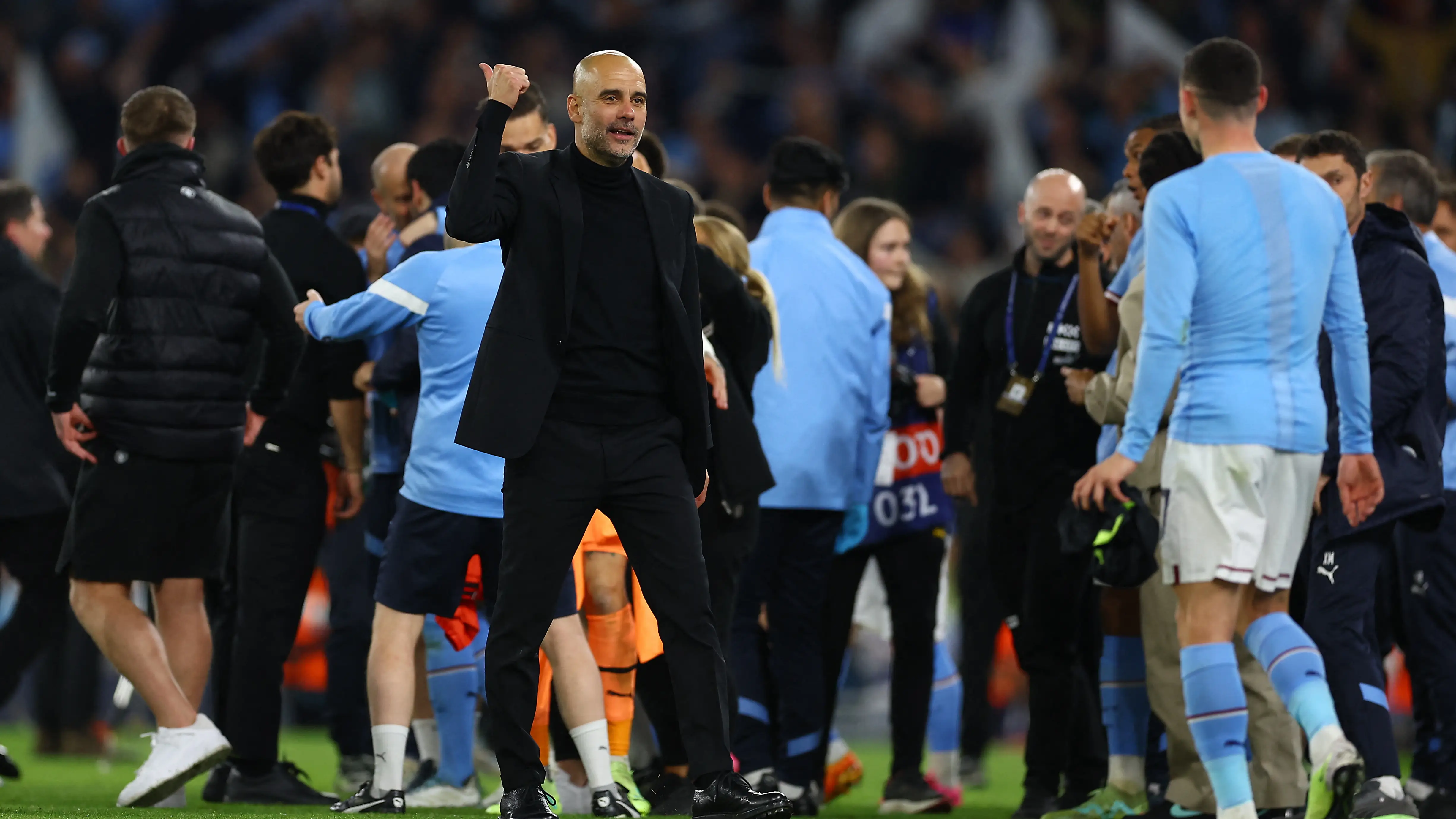 Pep Guardiola celebra el pase a la final de la Champions con sus jugadores Pep Guardiola celebra el pase a la final de la Champions con sus jugadores