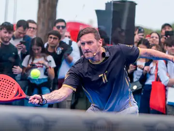 Francesco Totti, jugando al pádel Francesco Totti, jugando al pádel