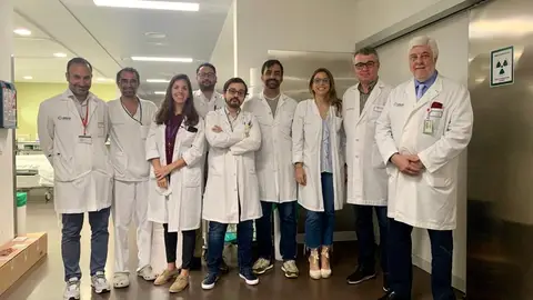 Miembros de los servicios de Cardiología, Cirugía Cardíaca y Anestesiología del Hospital Álvaro Cunqueiro de Vigo Miembros de los servicios de Cardiología, Cirugía Cardíaca y Anestesiología del Hospital Álvaro Cunqueiro de Vigo