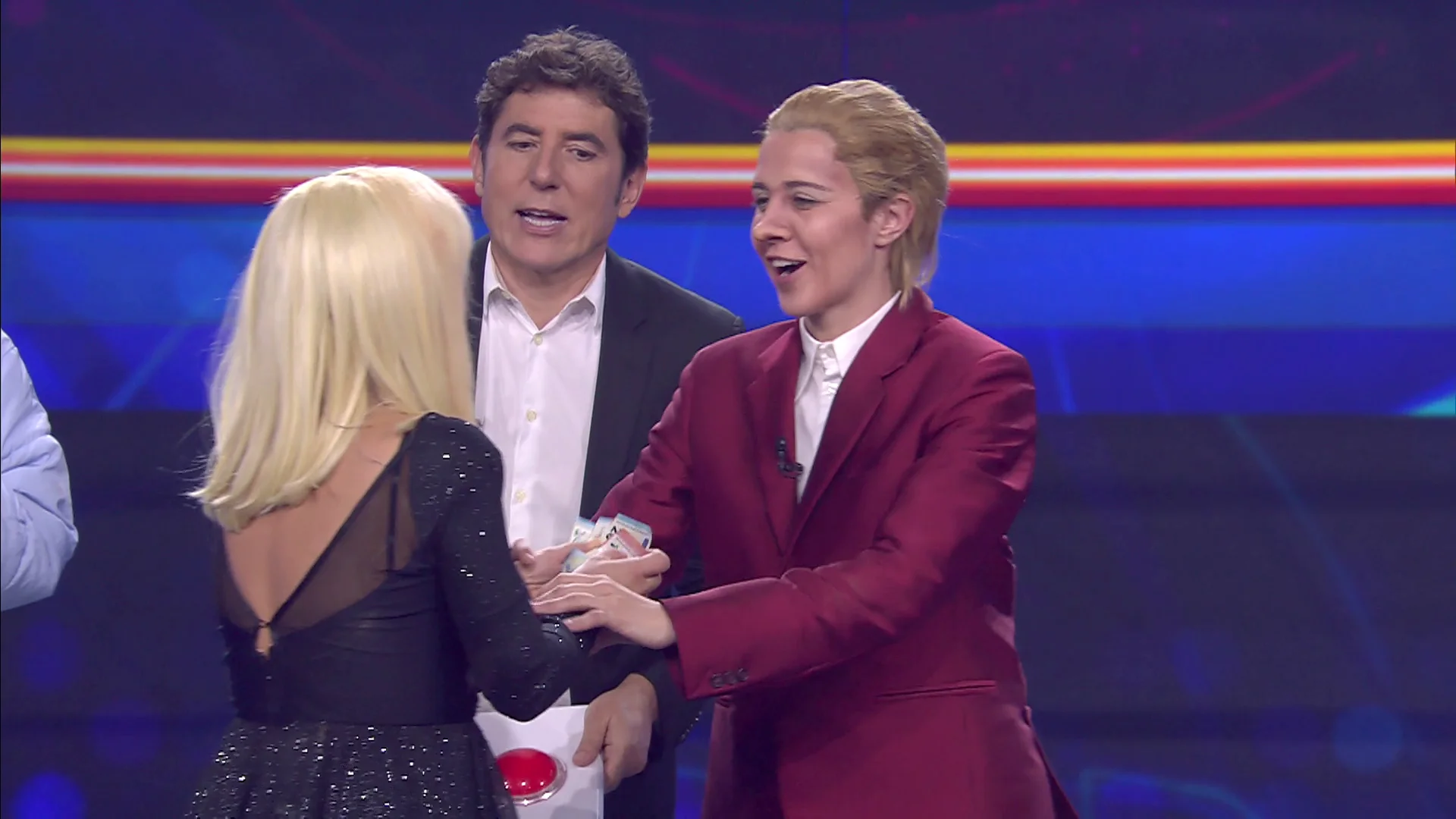¡Lo nunca visto! Susi Caramelo ‘soborna’ a Andrea Guasch para que le cambie el artista de la Gala 9 ¡Lo nunca visto! Susi Caramelo ‘soborna’ a Andrea Guasch para que le cambie el artista de la Gala 9
