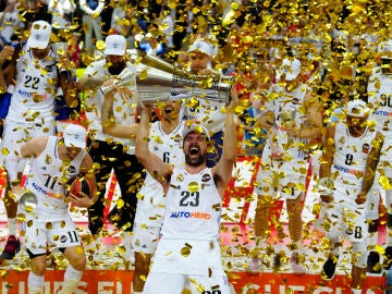 Sergio Llull levanta la Euroliga tras vencer 79-78 a Olympiacos