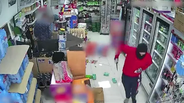 El vídeo del atracador de un comercio de Torrevieja El vídeo del atracador de un comercio de Torrevieja
